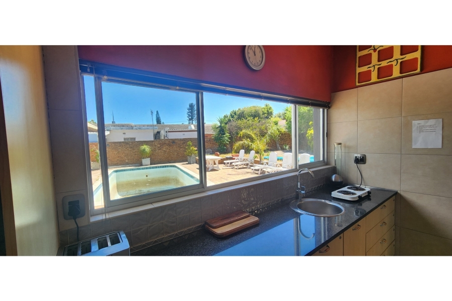8 Bedroom Property for Sale in De La Haye Western Cape